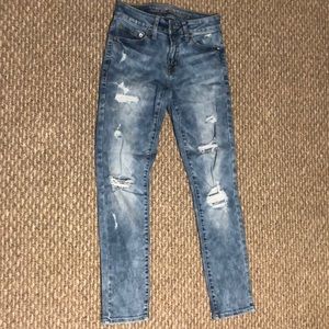 Light blue washed jeans with distressing